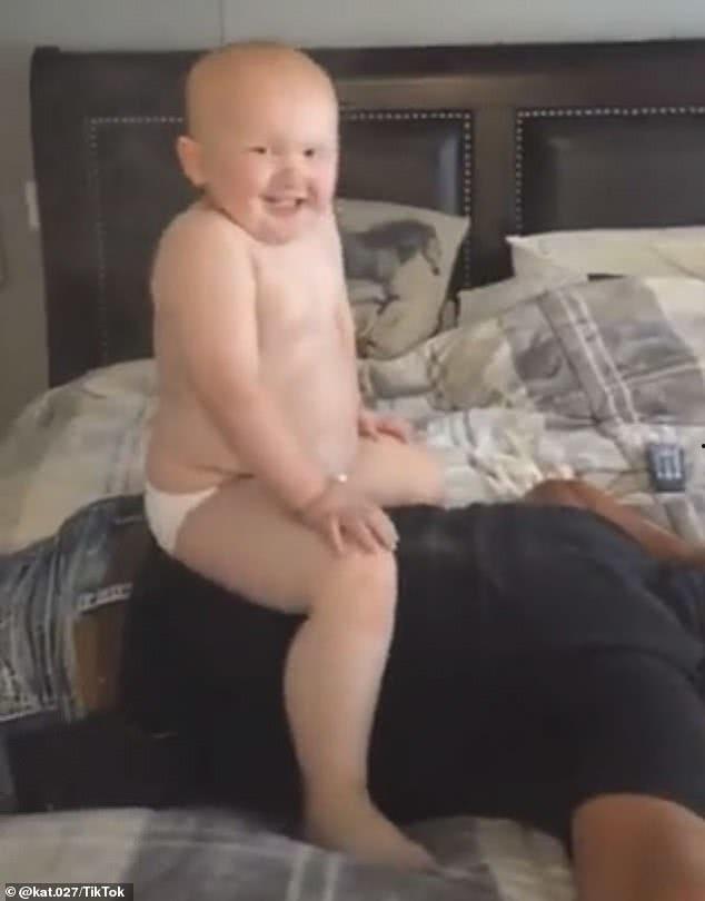 巨婴视频,揭秘婴儿成长中的神奇瞬间