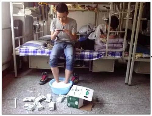 吃瓜爆料初中生宿舍,吃瓜爆料背后的青春故事