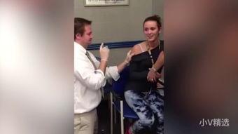 美女打针视频,揭秘美女勇敢打针的温馨瞬间